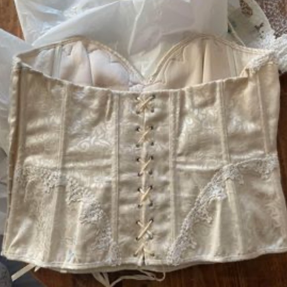 Wedding corset - Picture 2 of 2